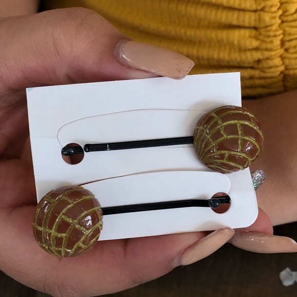 Mexican Pan Dulce Concha Bobby Pins - Picture 2 of 3